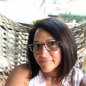 Meet your Posher, Tee